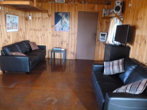 Melaleuca - Eco And Pet Friendly,  Harbor Point Cabins - Perths Hotel 2