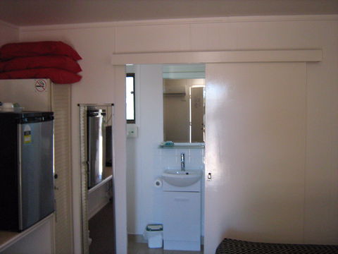 Rest Easi Motel - Perths Hotel 1