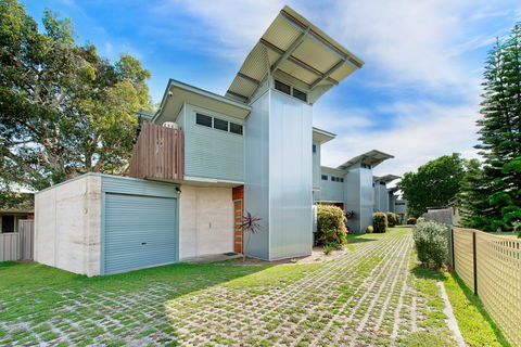 Sun Worship Crescent Head Eco Villas - Perths Hotel 1