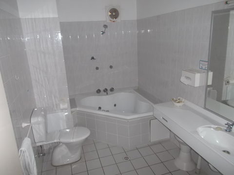 Ulladulla Harbour Motel,  Another Sinclair's Property - Perths Hotel 1