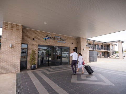 Aastro Dish Motor Inn - Perths Hotel 0