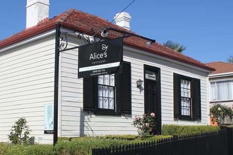 Alice's Cottages - Perths Hotel 0
