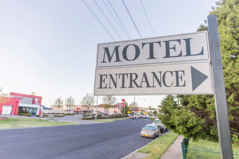 Bathurst Motor Inn - Perths Hotel 0