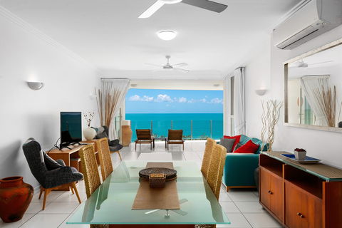 Bellevue At Trinity Beach - Perths Hotel 1