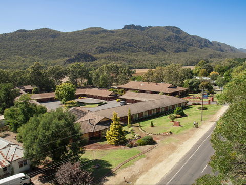 Country Plaza Halls Gap - Perths Hotel 1