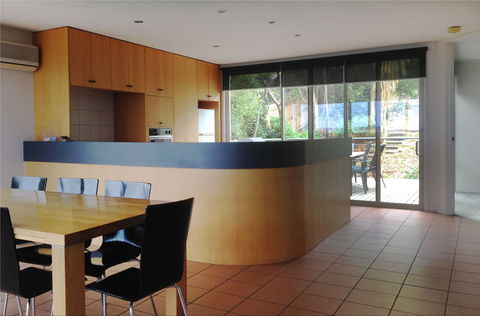 Dlux + Escape @ 83 Great Ocean Road Apartments Lorne - Perths Hotel 1