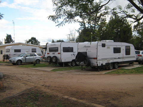 Double D Caravan Park - Perths Hotel 1