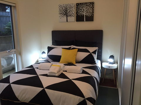 Lyreen's Apartment Bed And Breakfast - Perths Hotel 2