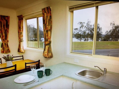 Maclean Riverside Caravan Park - Perths Hotel 1