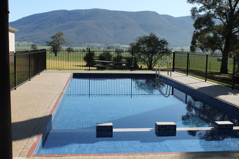 Mountain View Motel Corryong - Perths Hotel 1