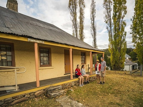 Old Trahlee - Perths Hotel 0