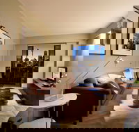 Overlooking the city's silhouette - Perths Hotel