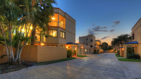 The Grange Resort Hervey Bay - Perths Hotel 1