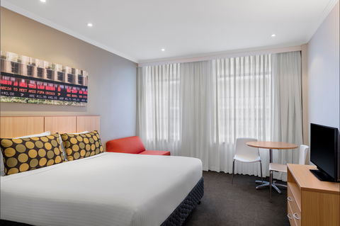 Travelodge Hotel Sydney Martin Place - Perths Hotel 0