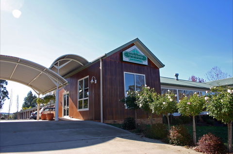 Tumbarumba Motel And Elms Restaurant - Perths Hotel 0