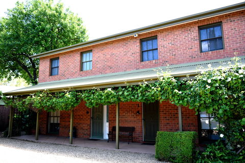 Wagga Riverside Apartments - Perths Hotel 0