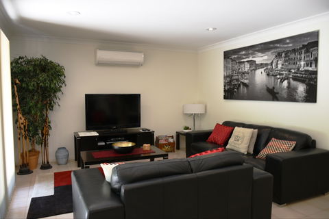 Wagga Riverside Apartments - Perths Hotel 2