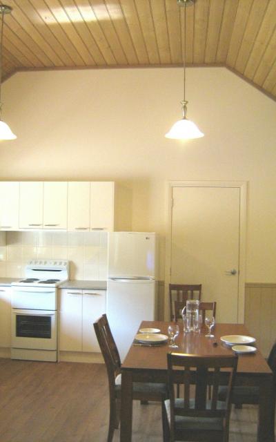 Alpine Valley Cottages - Perths Hotel 4