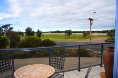 Ultimate Holiday Apartments - Perths Hotel 1