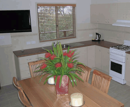 Lakesea Caravan Park - Perths Hotel 1