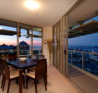 Cairns Luxury Apartments Harbourlights Complex - Perths Hotel