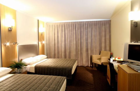 Metro Hotel Ipswich International - Perths Hotel 2