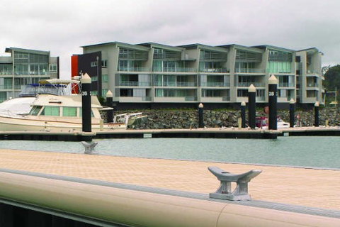 Peninsula Airlie Beach - Perths Hotel 0