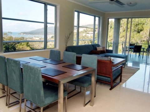Summit Apartments Airlie Beach - Perths Hotel 2