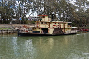 Emmylou Paddle Steamer - Perths Hotel 0
