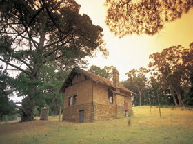 Heysen - The Cedars - Perths Hotel 0