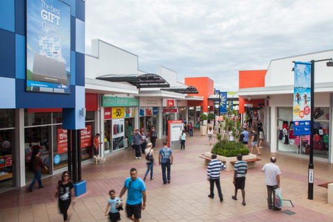 Harbour Town Adelaide - Perths Hotel 2