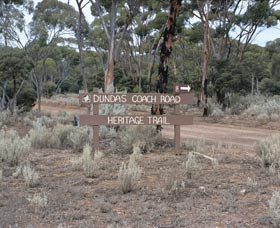 Dundas Rocks And Lone Grave - Perths Hotel 0