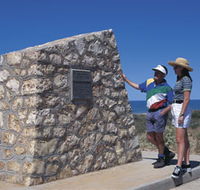 Potshot Monument - Perths Hotel