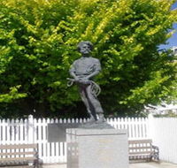 Alexander Cameron Statue - Perths Hotel
