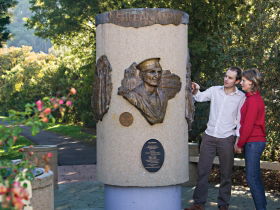 Edward 'Teddy' Sheean Memorial And Sheean Walk - Perths Hotel 0