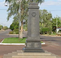 Winton War Memorial - Perths Hotel