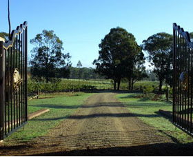Moorebank Private Vineyard - Perths Hotel 3