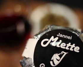 Jannei Artisan Cheese Makers - Perths Hotel 4