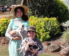 Highfields Pioneer Village - Perths Hotel 2