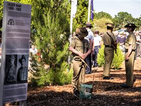 Macclesfield ANZAC Memorial Gardens - Perths Hotel 0