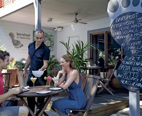 Live Entertainment At Magnetic Island - Perths Hotel 1