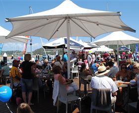 Live Entertainment At Magnetic Island - Perths Hotel 2