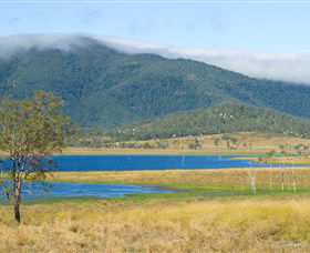 Lake Elphinstone - Perths Hotel 0