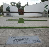 Shepparton Cenotaph - Perths Hotel