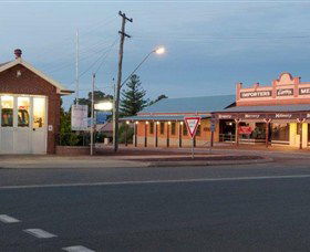 Up-To-Date Store Cultural And Learning Precinct - Perths Hotel 4