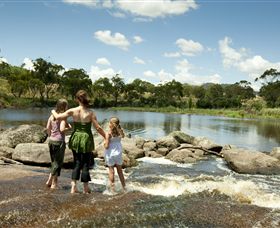 Polly McQuinns - Perths Hotel 1