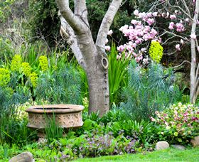 Out Of Town Nursery And Humming Garden - Perths Hotel 4