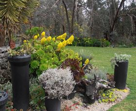 Out Of Town Nursery And Humming Garden - Perths Hotel 5