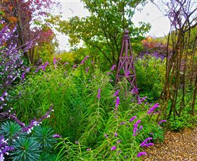 Out Of Town Nursery And Humming Garden - Perths Hotel 7