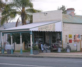 Lady Gails Bookshop And Curios - Perths Hotel 0